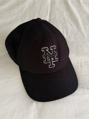 Men's '47 New York Mets Black on Black Logo Clean Up Adjustable Hat
